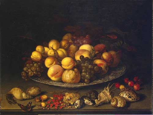 Тарелка с плодами и раковины